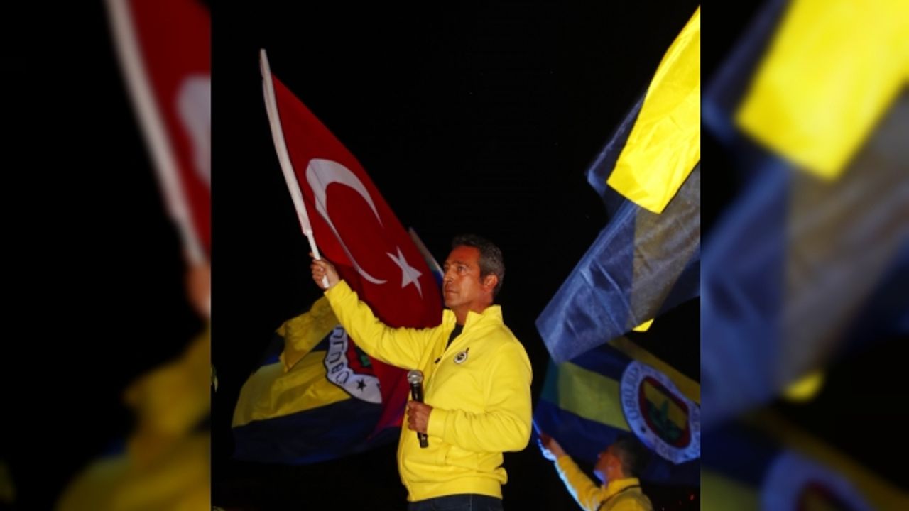 Fenerbahçe camiası, Cumhuriyet’in 99’uncu yılı için yürüdü