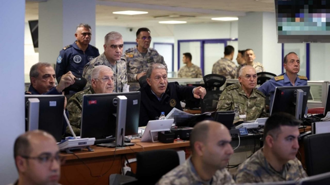Bakan Akar: Terör örgütünün sözde karargahları tam isabetle vuruldu