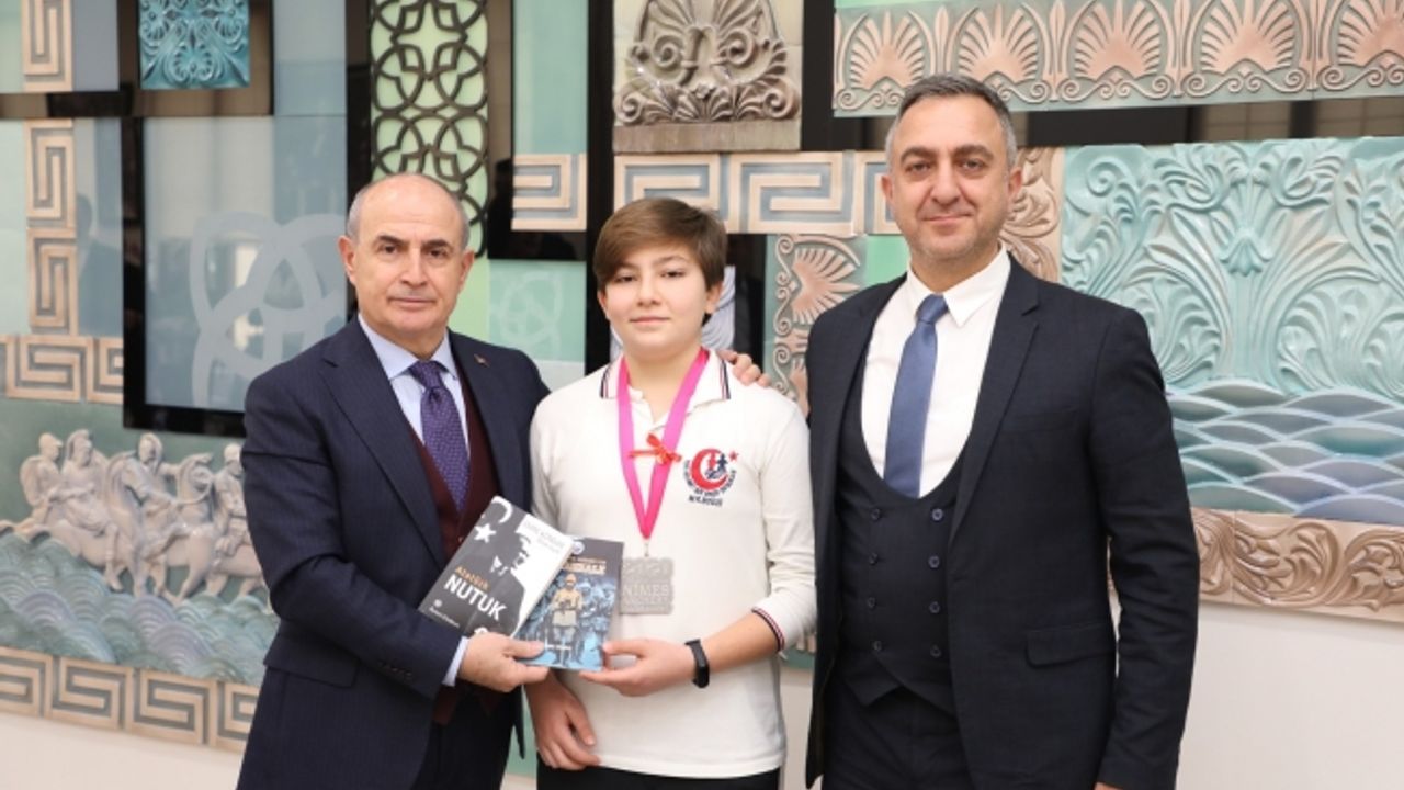 Büyükçekmece Belediye Başkanı Hasan Akgün’e Altın Karınca’da 2 ödül