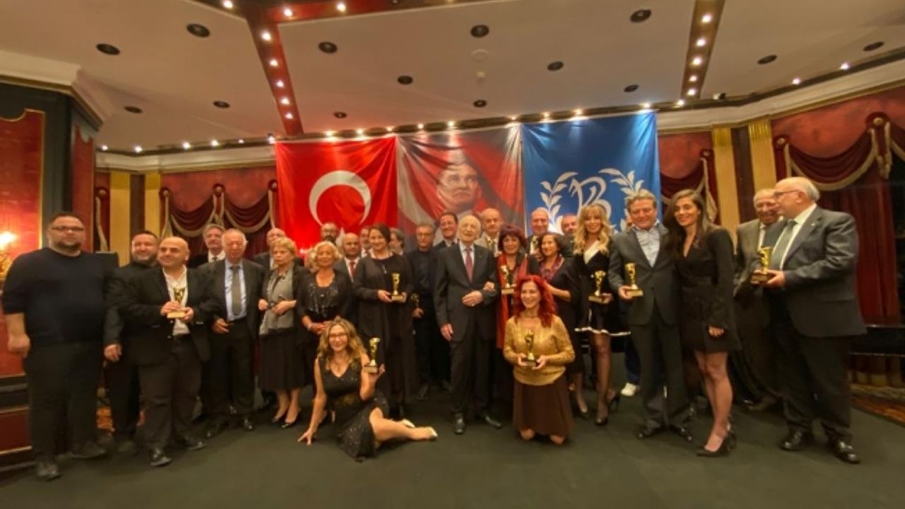 İsmet Küntay Tiyatro Ödülleri’nden Şehir Tiyatroları’na iki ödül