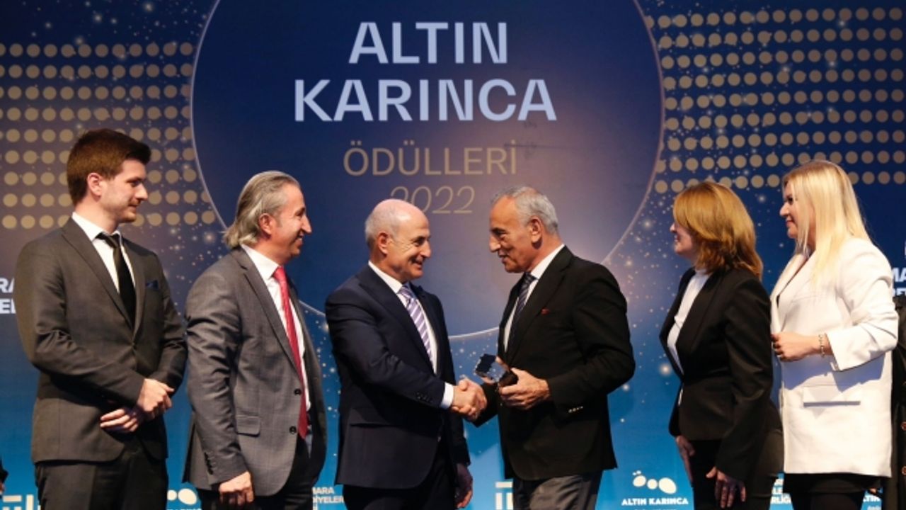 Küçükçekmece Belediye Başkanı Kemal Çebi’ye Altın Karınca'da anlamlı ödül