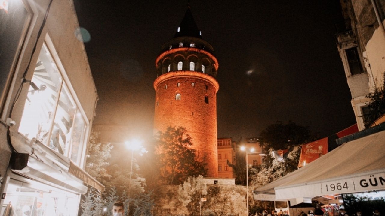 LÖSEV İstanbul lösemili çocukların hayallerine giden yolu turuncu ışıklarla aydınlattı