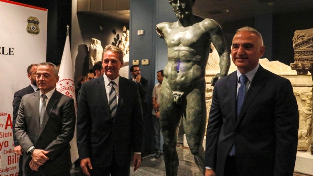 Yurt dışına kaçırılan tarihi eserler Türkiye'ye iade edildi