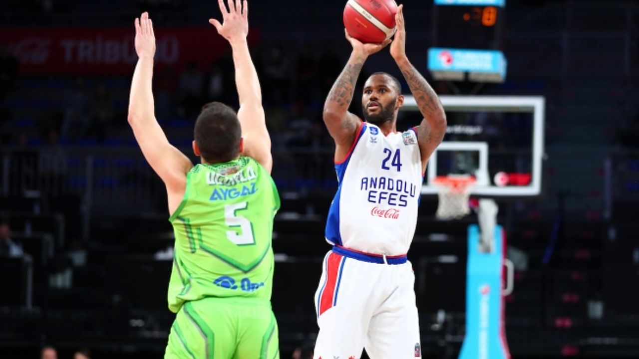 Elijah Bryant istedi Efes kazandı