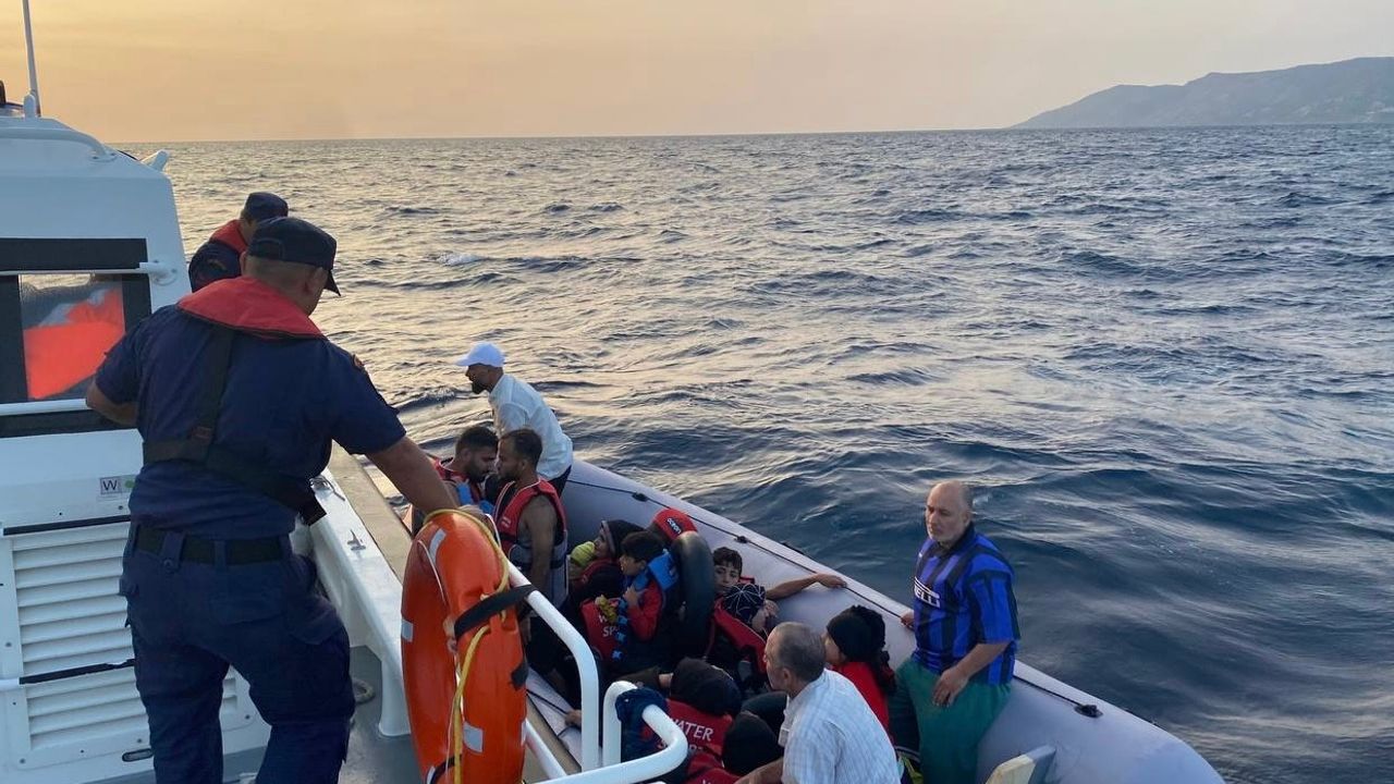 Sahil Güvenlik'ten Ayvacık'ta kaçak göçmen operasyonu: 69 kişi yakalandı