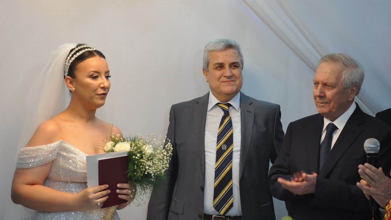 Aziz Yıldırım, Manisa'da nikah şahidi oldu: Düğünün sahibi olan çift ise...