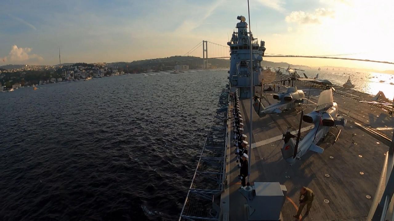 Boğazdan geçen 100 gemi Cumhurbaşkanı Erdoğan'a çimariva selamında bulundu