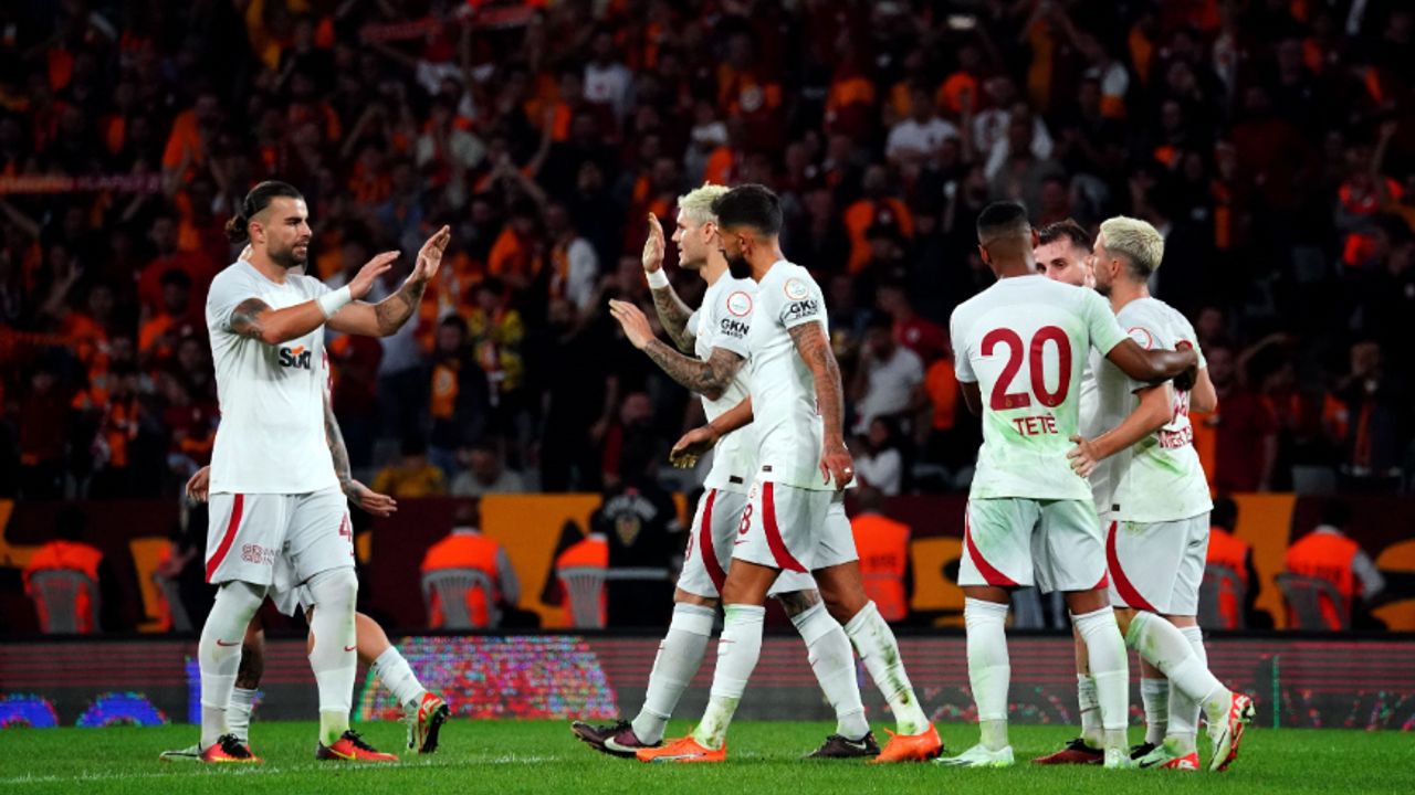 Galatasaray, 2017-18 sezonundaki başarısını tekrarladı: 8 maçta 7 galibiyet!
