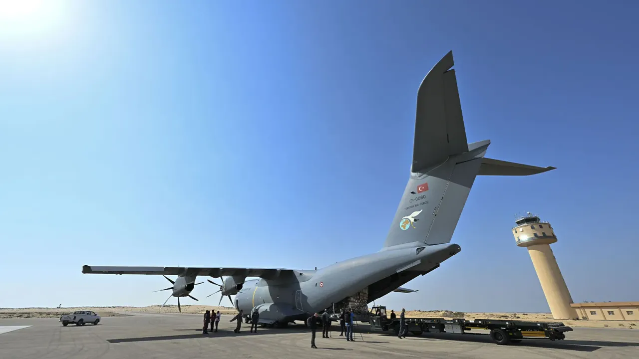 Gazze'ye yönelik insani yardımlar sürüyor: Yardım malzemesi taşıyan 1 uçak daha hareket etti