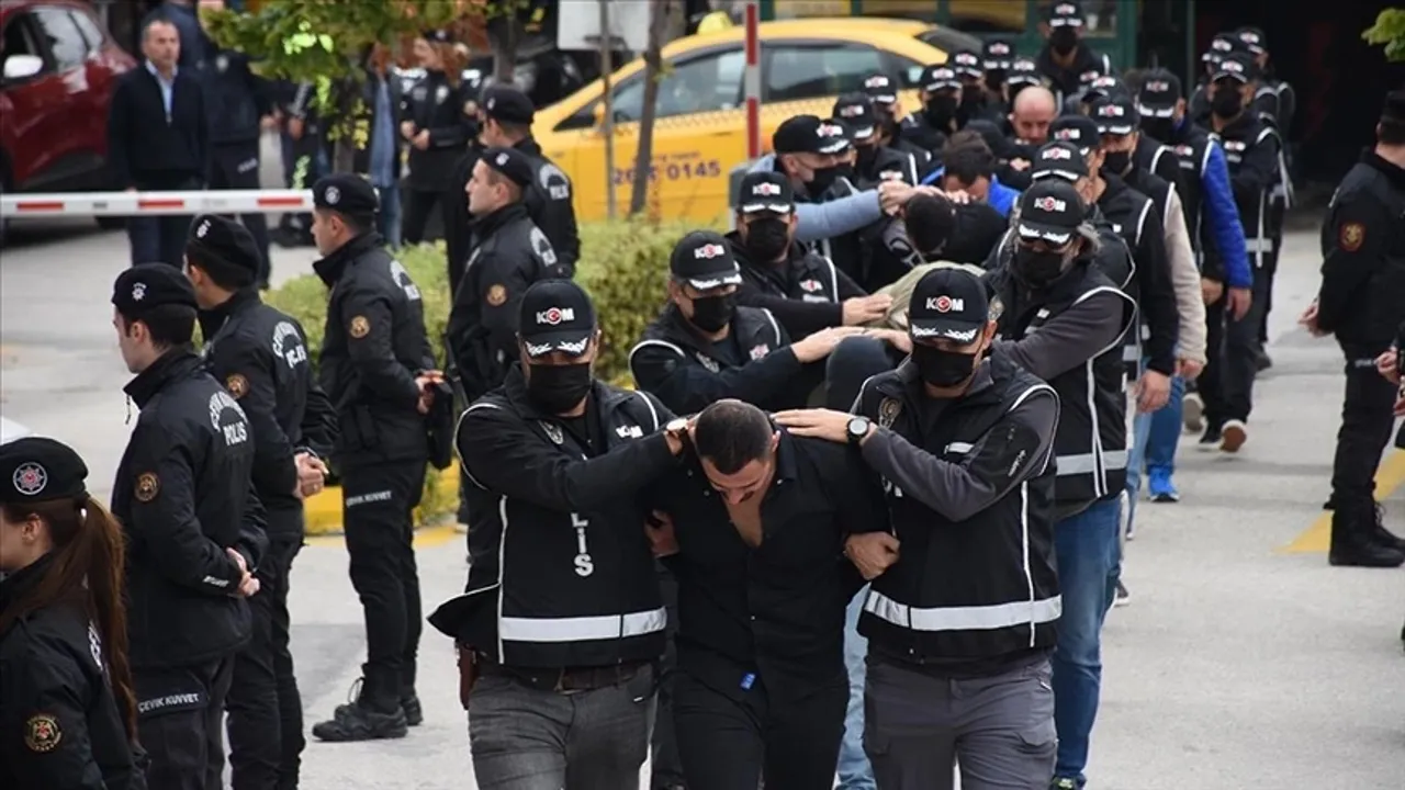 Bakan Yerlikaya duyurdu: Sinop ve İstanbul’daki 'Kafes Operasyonları' kapsamında 2 ayrı suç örgütü çökertildi!