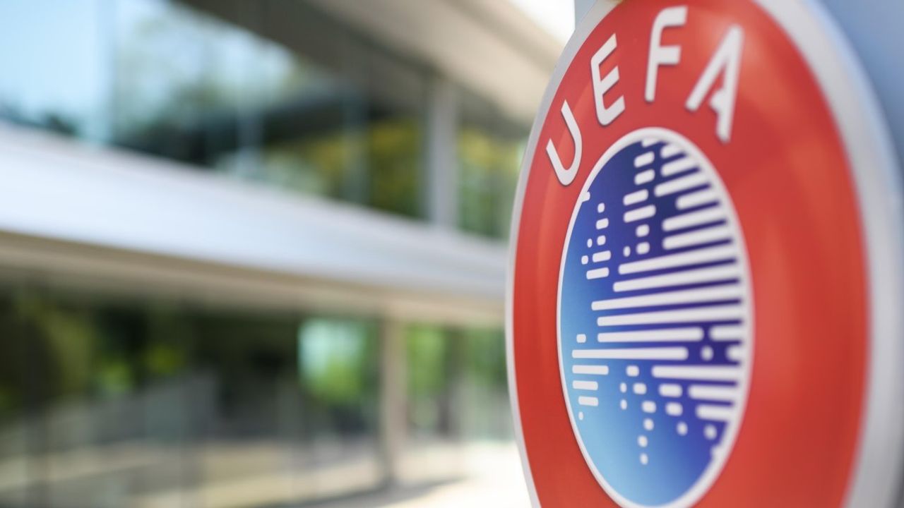 UEFA, Brüksel'deki terör saldırısı nedeniyle yarıda kesilen Belçika-İsveç maçı için kararını verdi