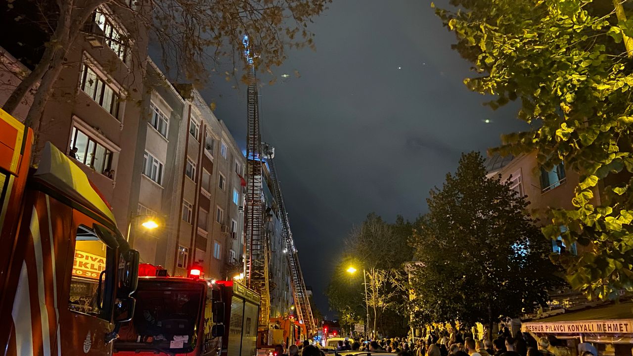 Şişli’de korkutan yangın: 7 katlı binanın çatısı alev alev yandı