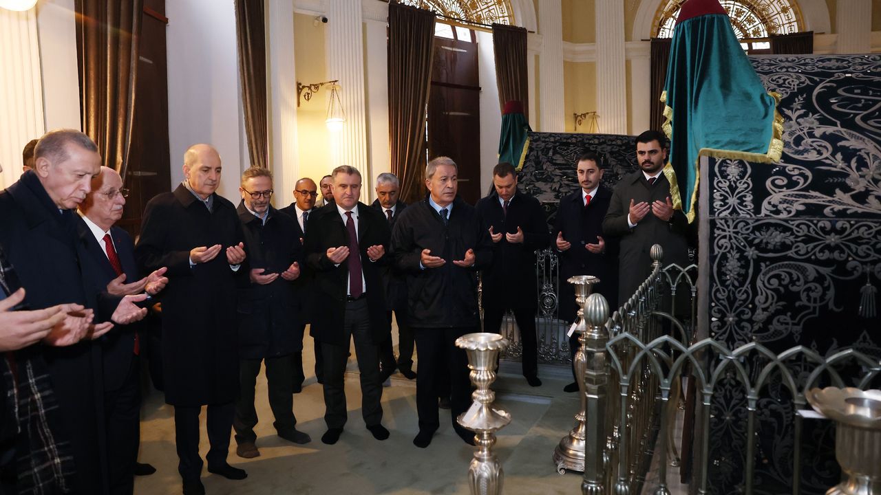 Cumhurbaşkanı Erdoğan, Sultan 2. Abdülhamid Han'ın türbesini ziyaret etti
