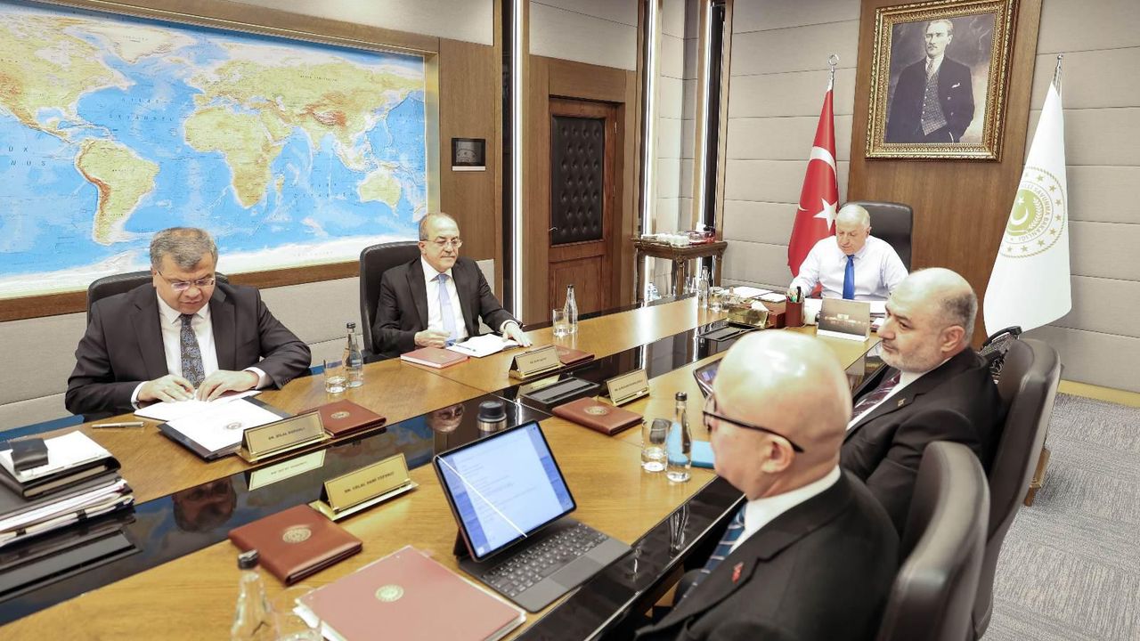 Bakan Güler, birlik komutanlarıyla toplantı yaptı