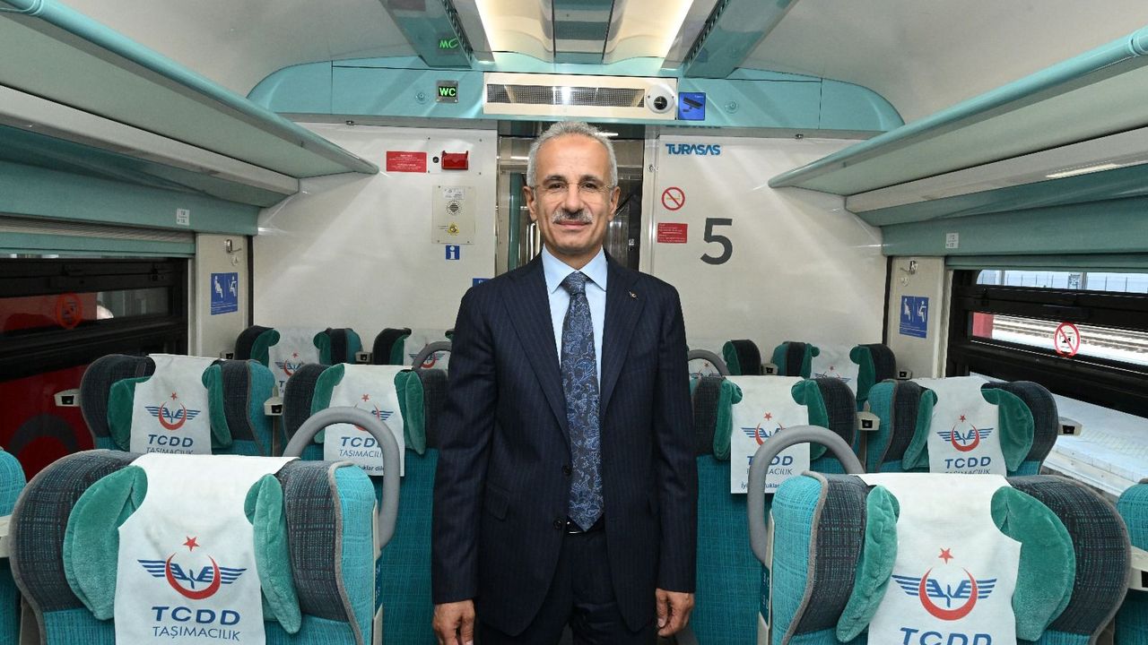 Bakan Uraloğlu: YHT ile taşınan yolcu sayısı 80 milyona yaklaştı