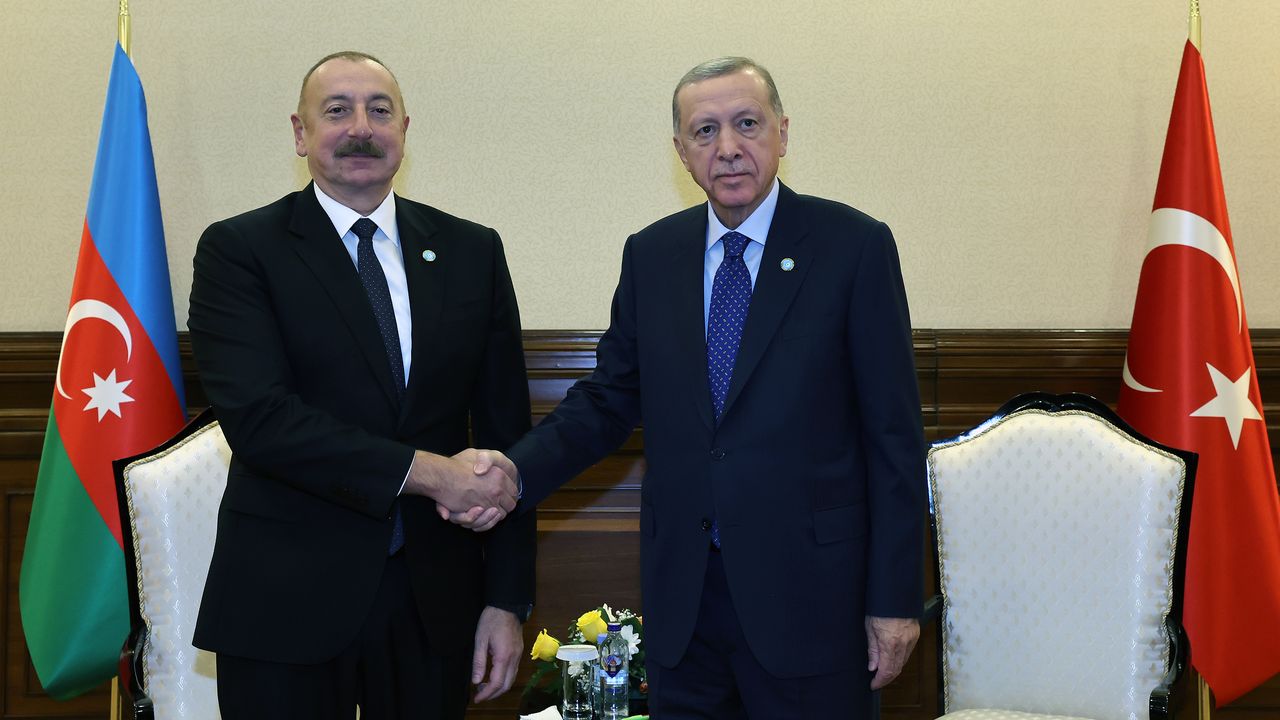 Cumhurbaşkanı Erdoğan, Cumhurbaşkanı Aliyev ile bir araya geldi