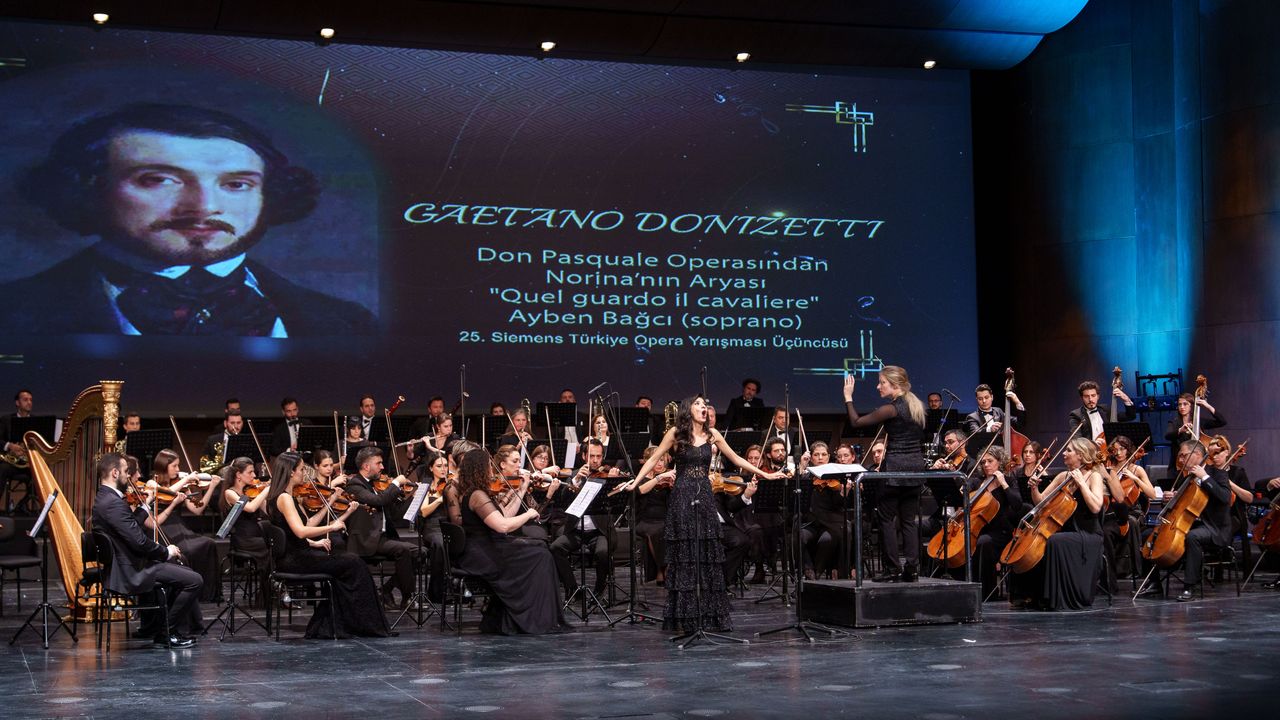 Siemens Türkiye Senfoni Orkestrası ilk konserini verdi