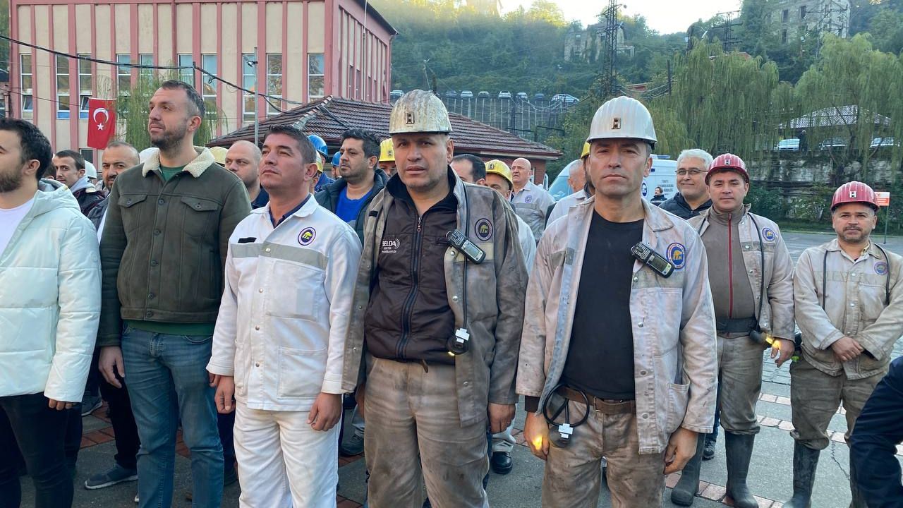 Madencilerden Ata'ya saygı