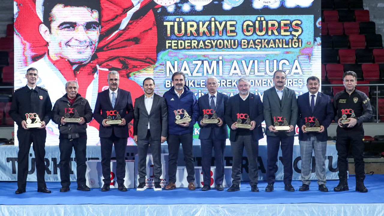 Nazmi Avluca Büyükler Grekoromen Güreş Türkiye Şampiyonası, devam ediyor