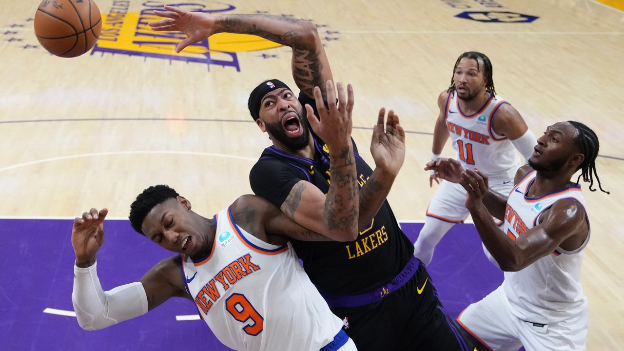 LeBron James'in triple-double performansı Lakers'a yetmedi