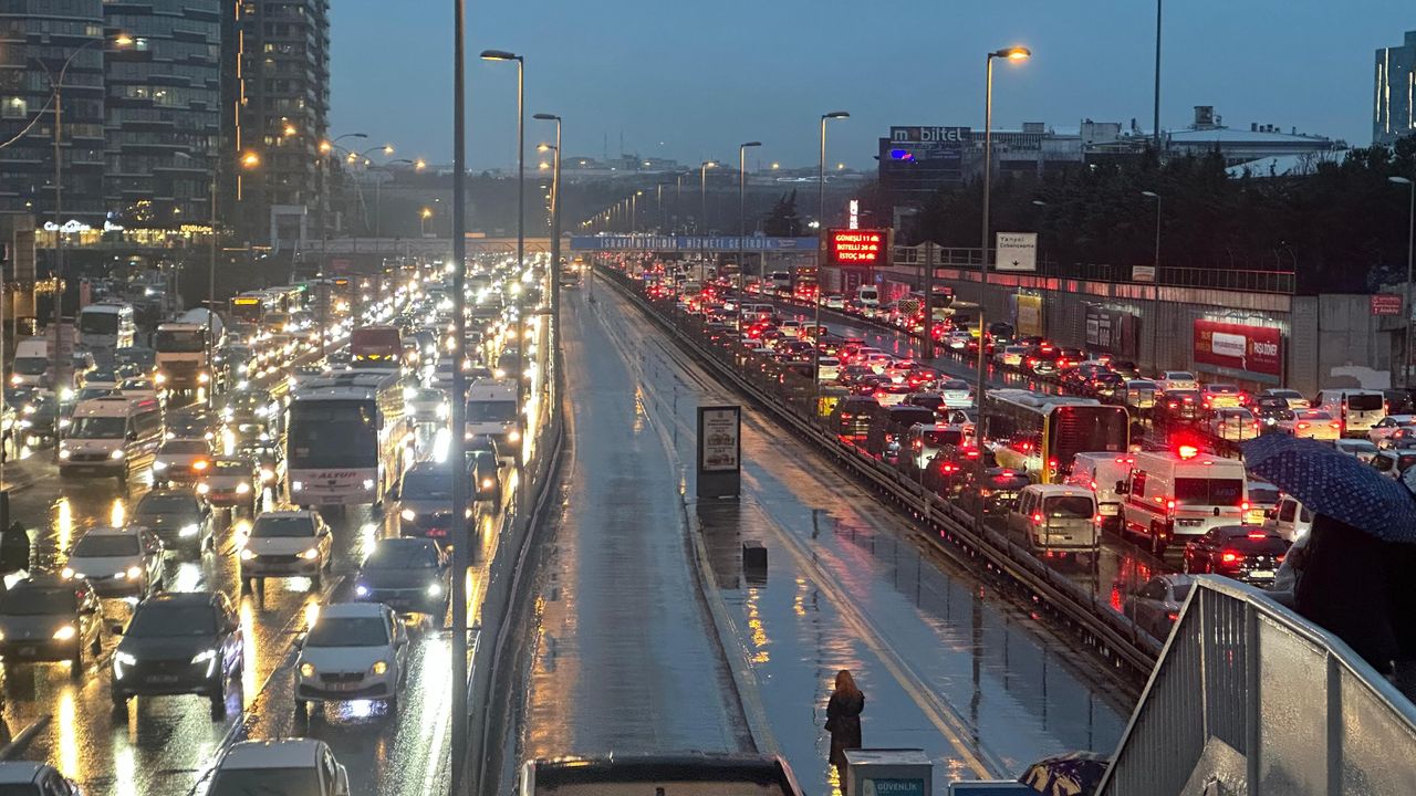İstanbul'da trafik yoğunluğu yüzde 89'a ulaştı