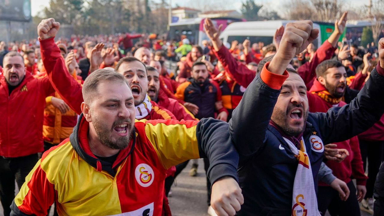 Galatasaraylı taraftarlar 3 yıl 10 ay sonra Kadıköy’de 