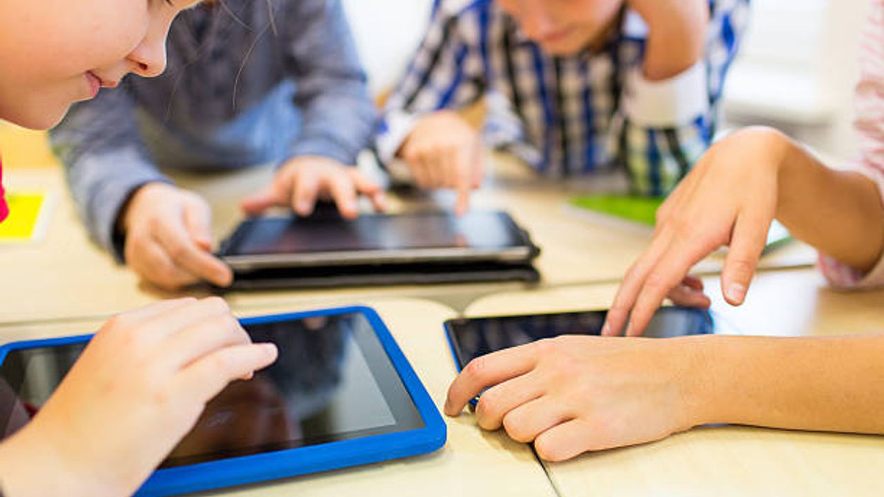 “Çocuklarda cep telefonu ve tablet kullanımına sınır konulmalı”