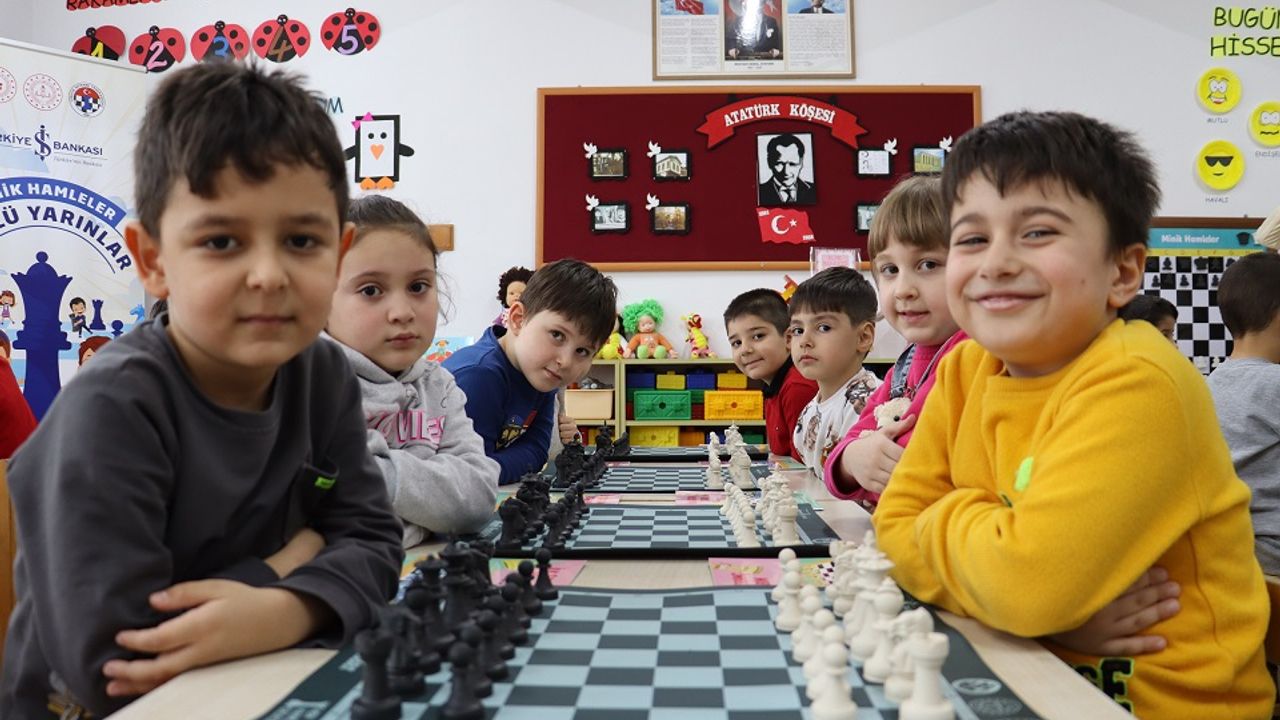 Minik Hamleler ile satranç okul öncesine yayılıyor