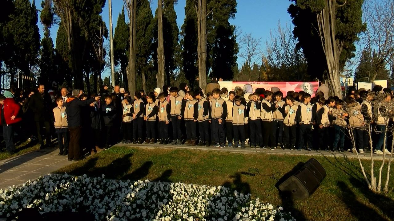 Şair Mehmet Akif Ersoy mezarı başında anıldı 