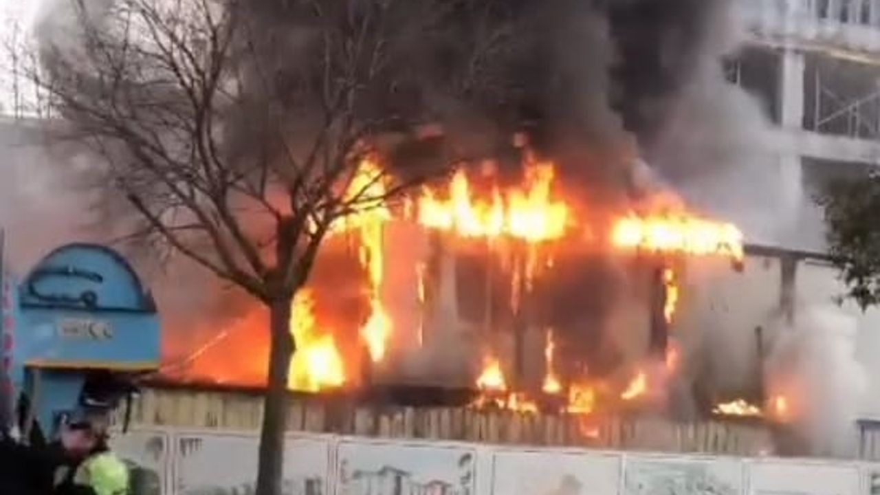 Ataşehir'de işçilerin kaldığı konteynerde yangın