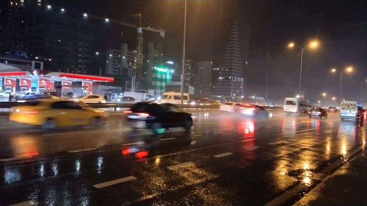 İstanbul Anadolu Yakası’nda sağanak yağış etkili oluyor