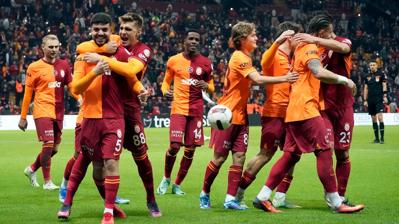 Galatasaray'da 3 genç futbolcu ilk kez oynadı