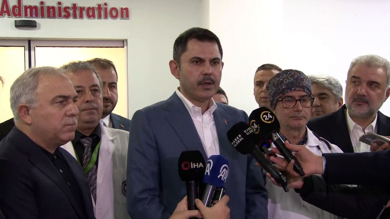 Murat Kurum, saldırıda yaralanan Fatih Camii İmamı Galip Usta'yı hastanede ziyaret etti