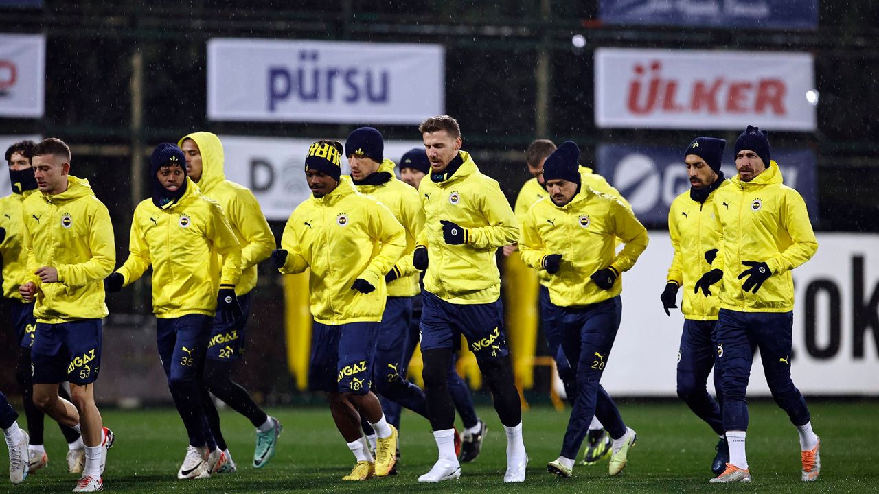 Fenerbahçe hazırlıklarını tamamlayarak kampa girdi