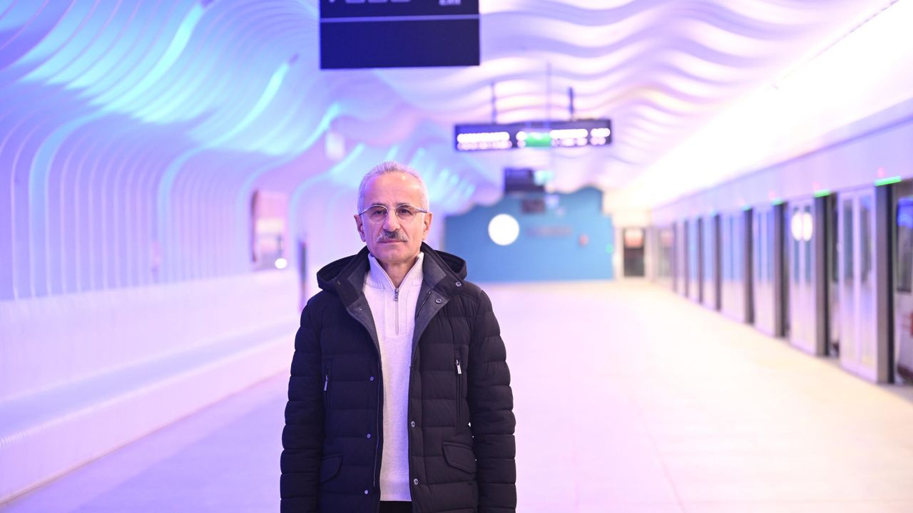 Bakan Uraloğlu ‘Gayrettepe-Kağıthane’ Metro hattının test sürüşünü gerçekleştirdi