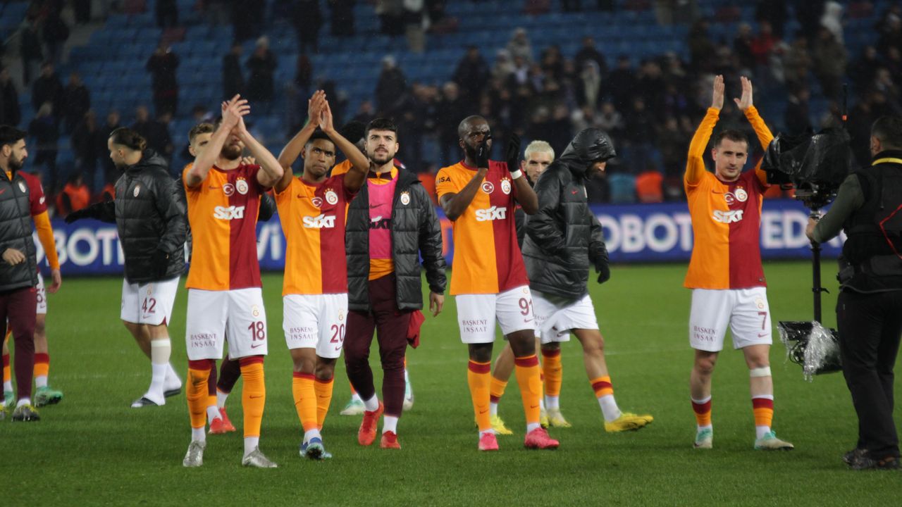 Galatasaray, Fenerbahçe ile puanları eşitledi