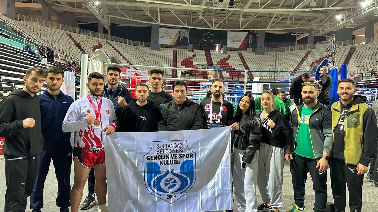Sultangazili genç sporcu, Kick Boks Türkiye şampiyonu oldu