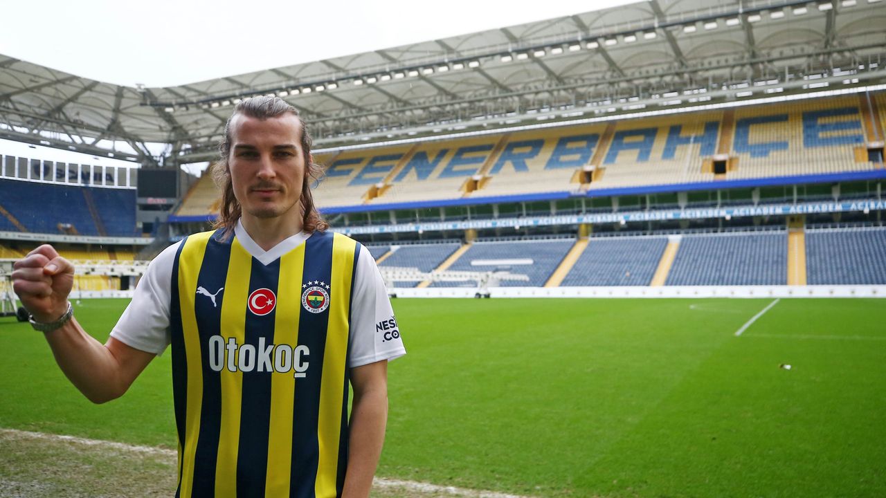 Fenerbahçe, Çağlar Söyüncü'nün lisansını çıkardı
