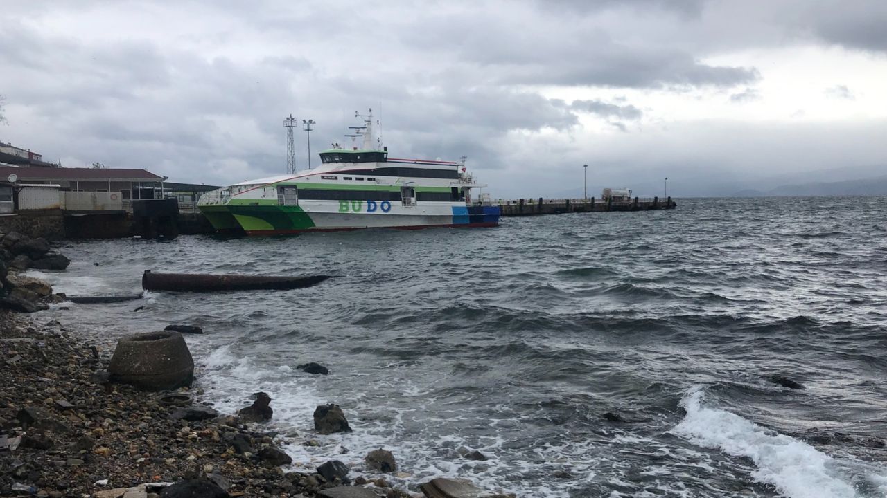 Bursa'da fırtına; deniz otobüsü seferleri iptal edildi