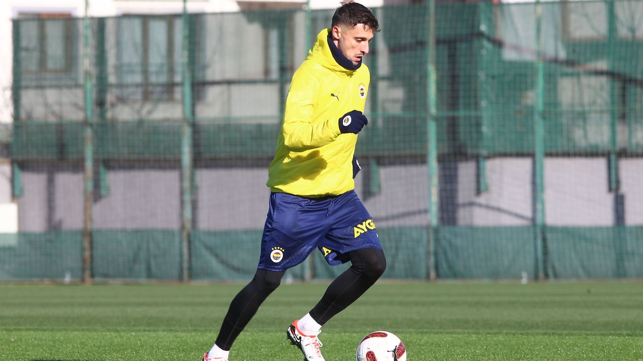 Fenerbahçe'nin yeni transferi Krunic ilk idmanına çıktı