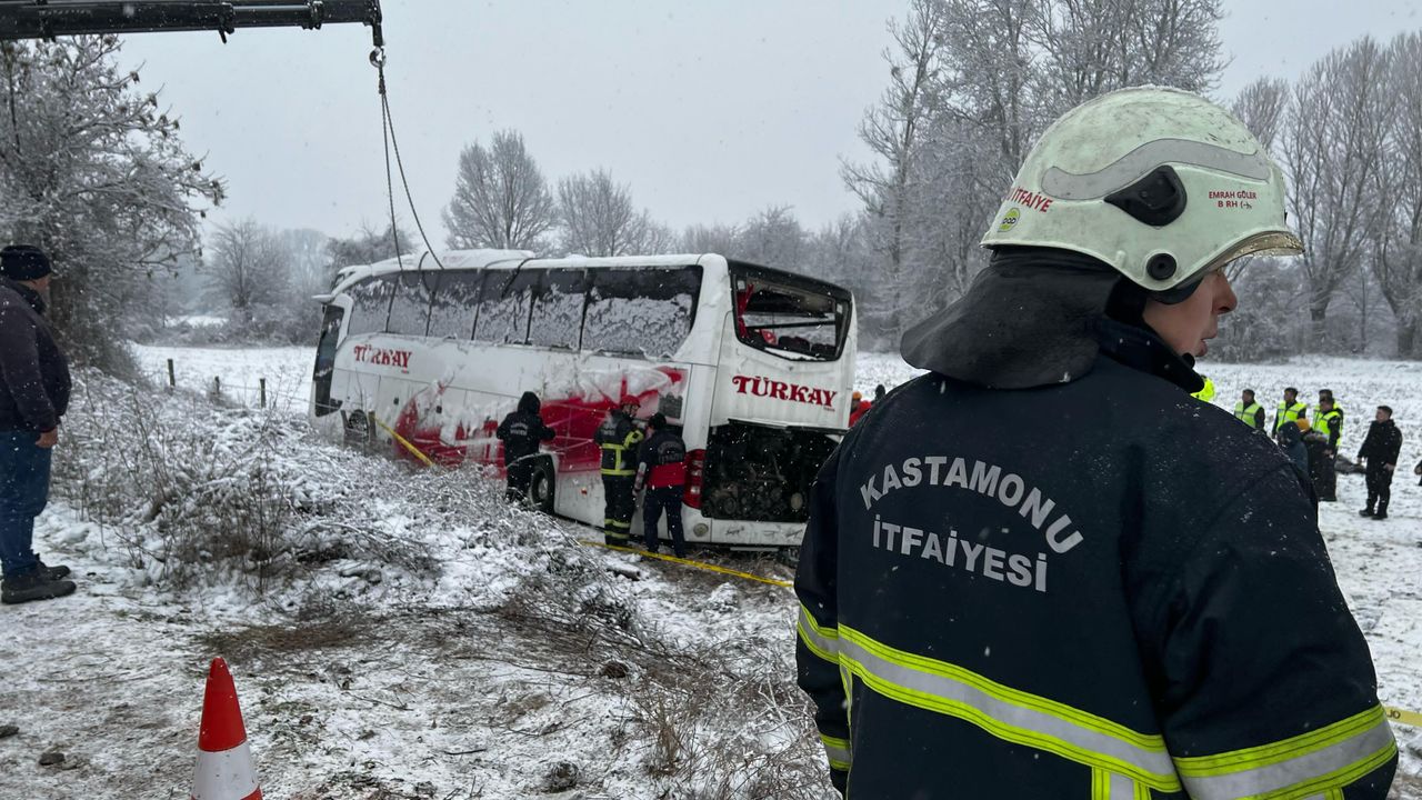 Kastamonu'da yolcu otobüsü devrildi: 6 ölü, 33 yaralı