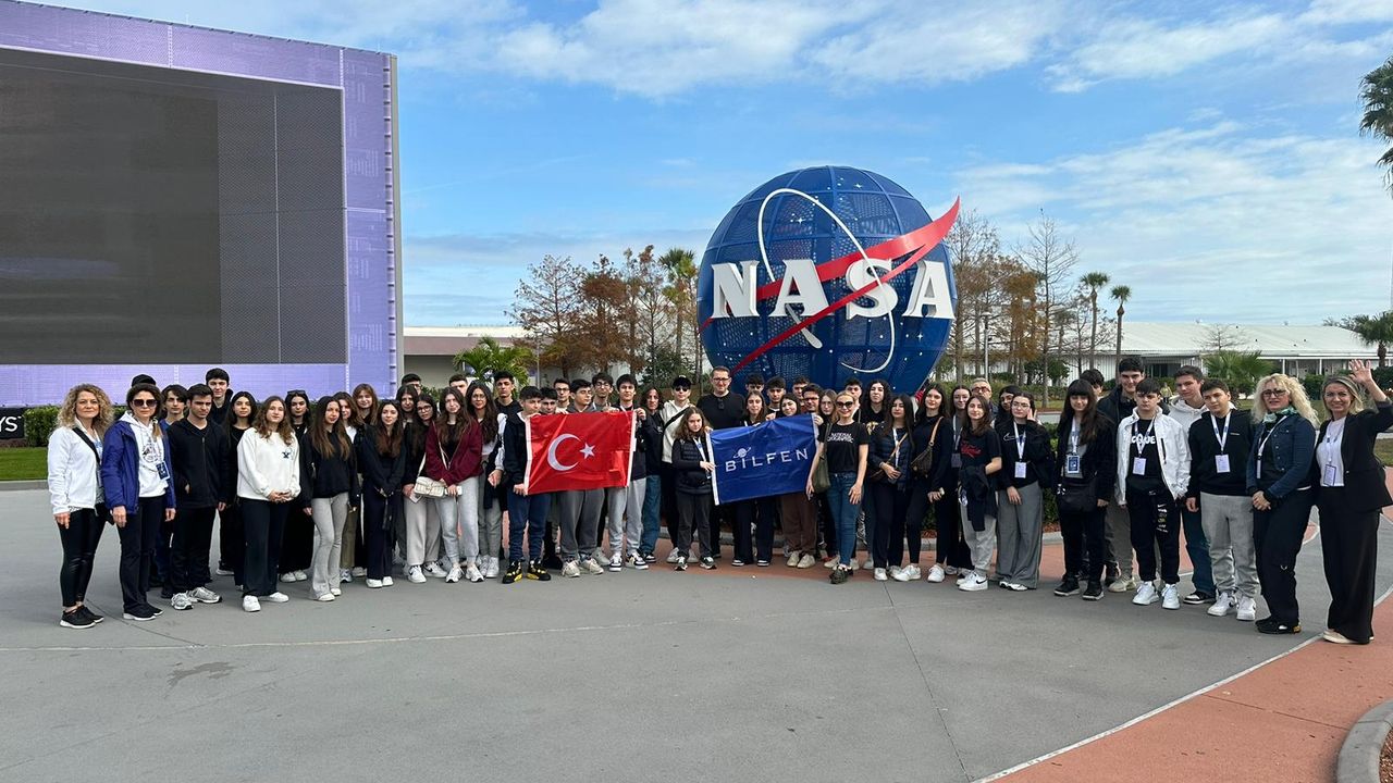 Lise öğrencileri NASA'yı ziyaret etti; Alper Gezeravcı'nın uzay yolculuğuna tanık oldu