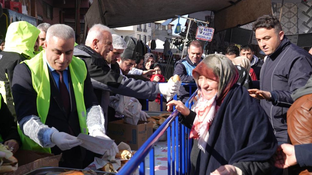 Ümraniye’de 2 bin kişiye balık ekmek dağıtıldı