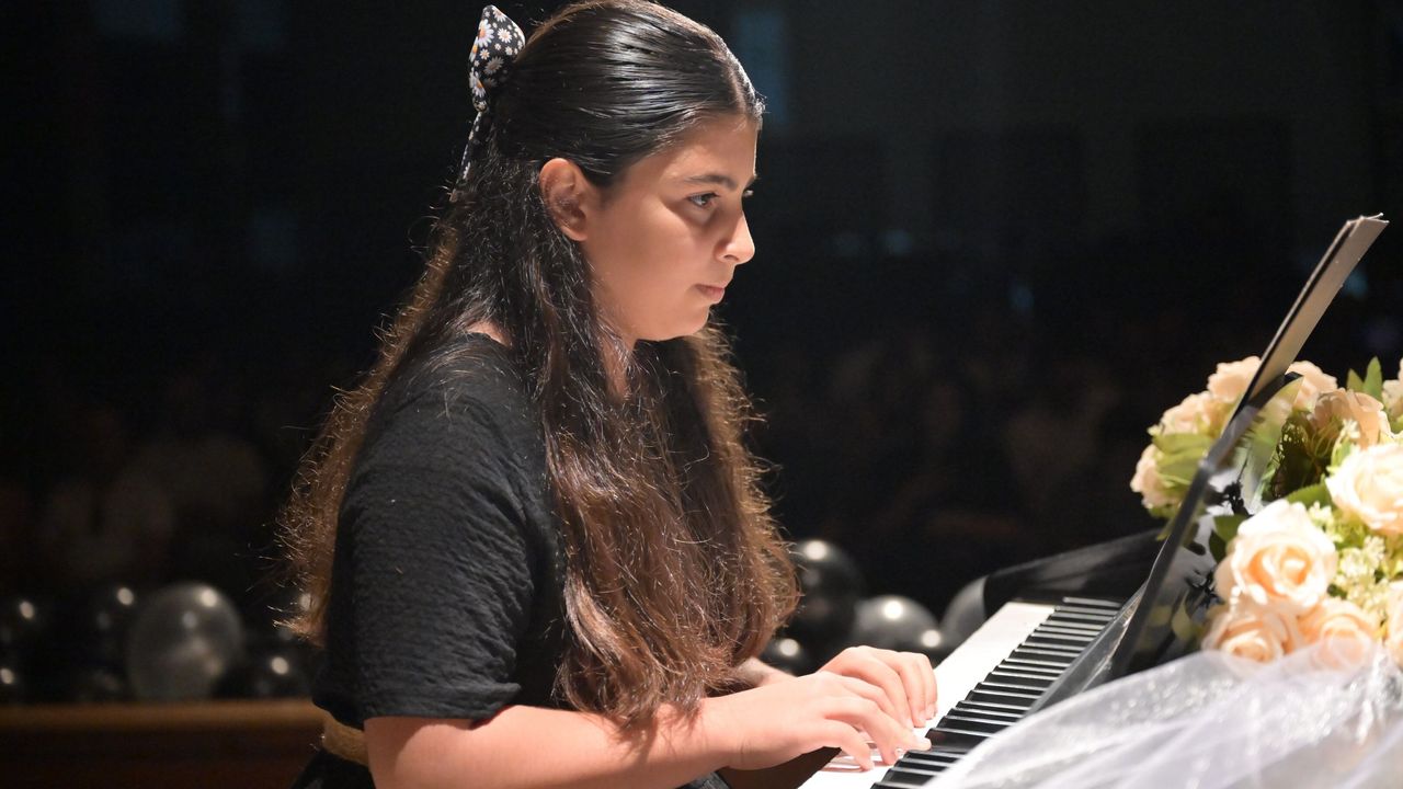 Minik piyanistler yıl sonu dinletisinde sahne aldı