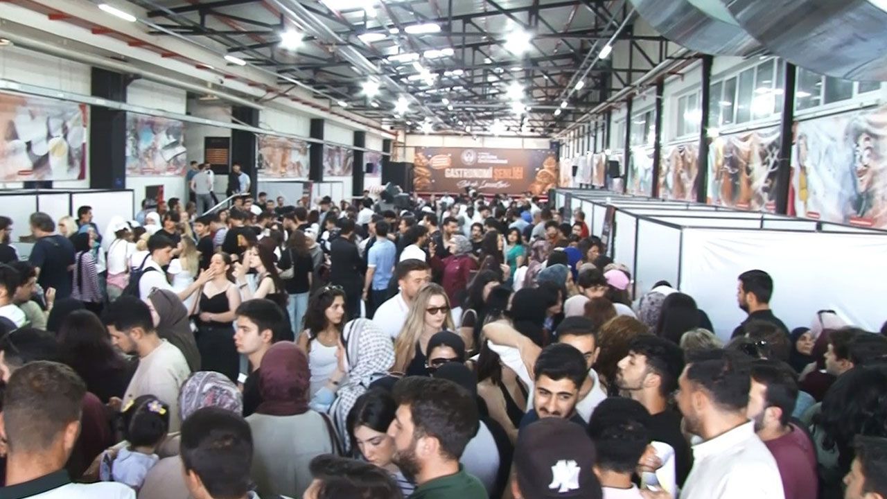 Gastronomi Şenliği’nde sokak lezzetleri şöleni