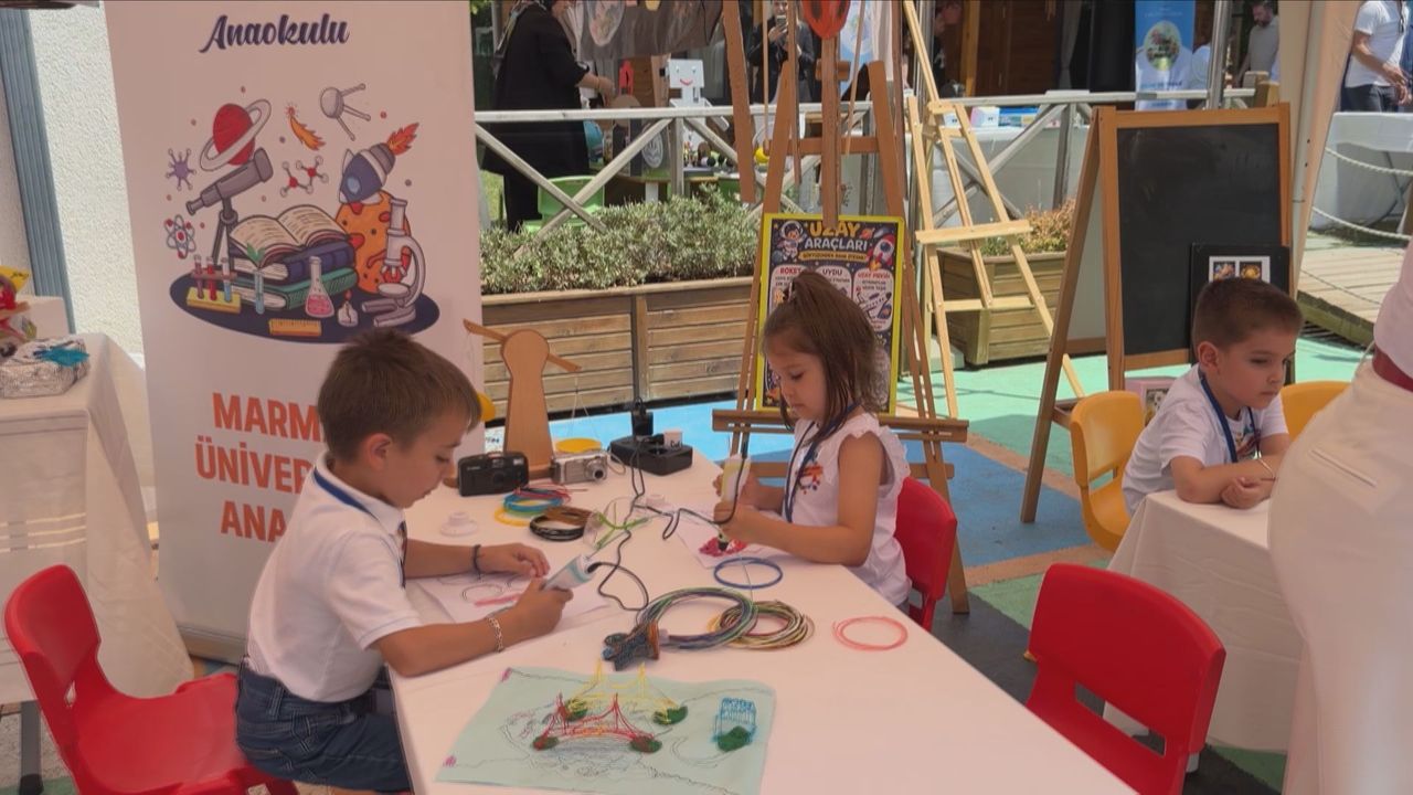 Kadıköy'de Bilim ve Teknoloji Şenliği Coşkusu Yaşandı