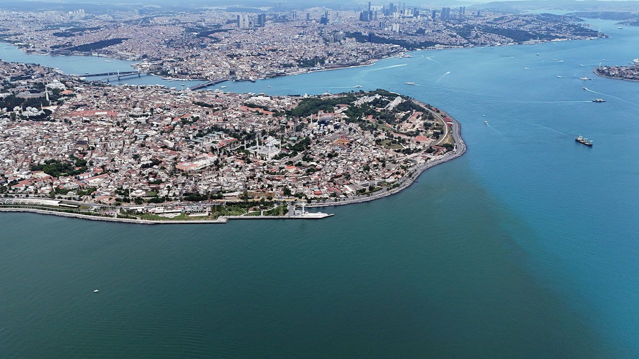 Boğaz’da renk şöleni: Karadeniz’in turkuaz suları Marmara il