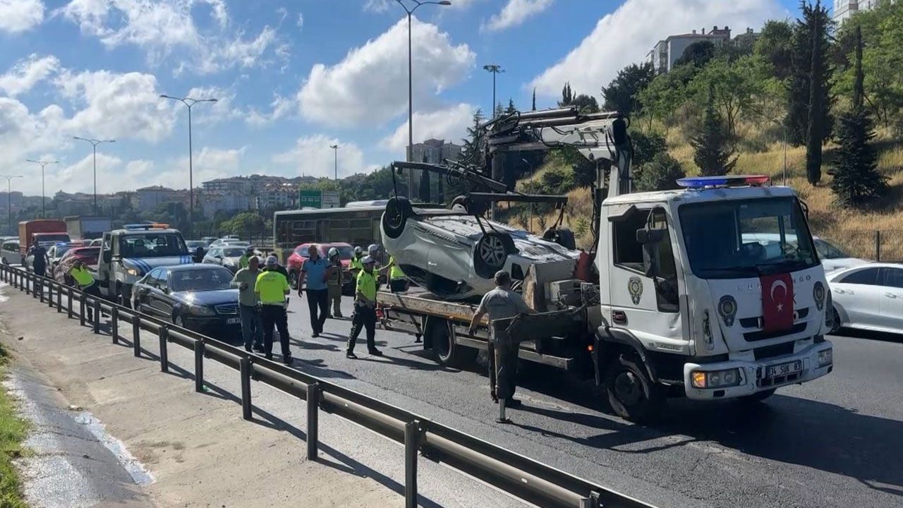 İstanbul’da korkutan kaza: FSM çıkışında araç ters döndü