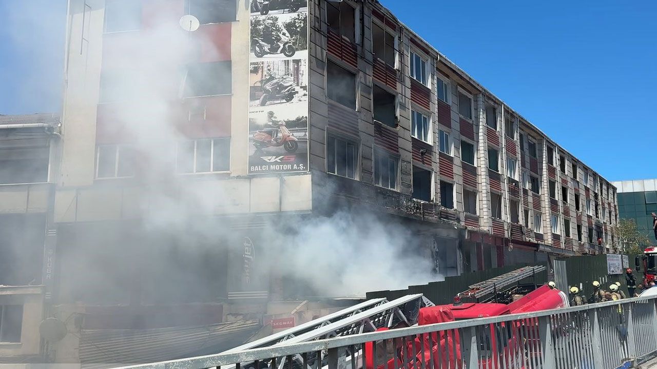 E-5 kenarında korkutan yangın, uzun araç kuyruklar