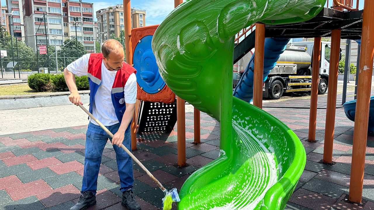 Kağıthane’de parklarda hijyen seferberliği